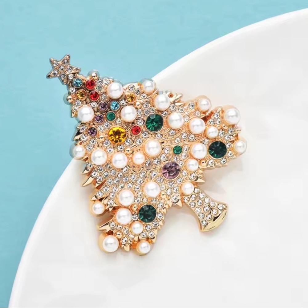 Gorgeous Christmas Tree Brooch Pin